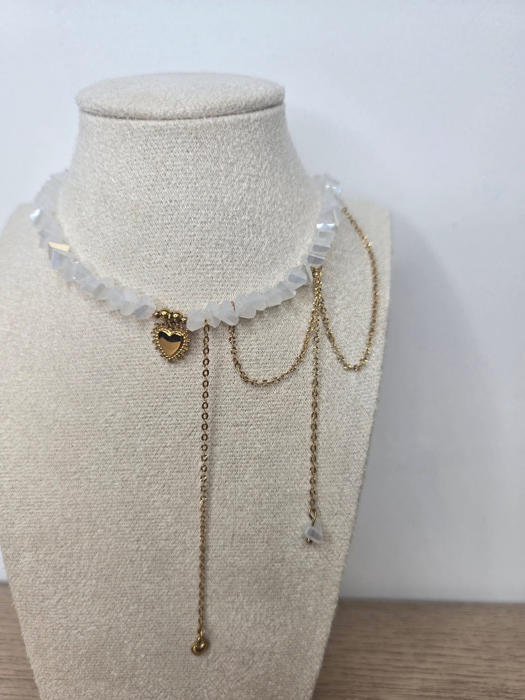 Collier AMARA – Cœur Doré & Cristal Blanc