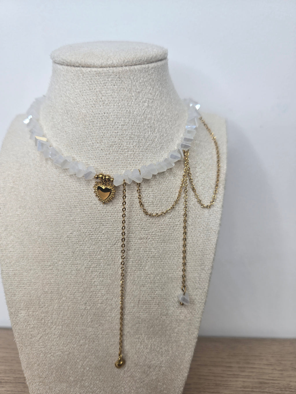 Collier AMARA – Cœur Doré & Cristal Blanc