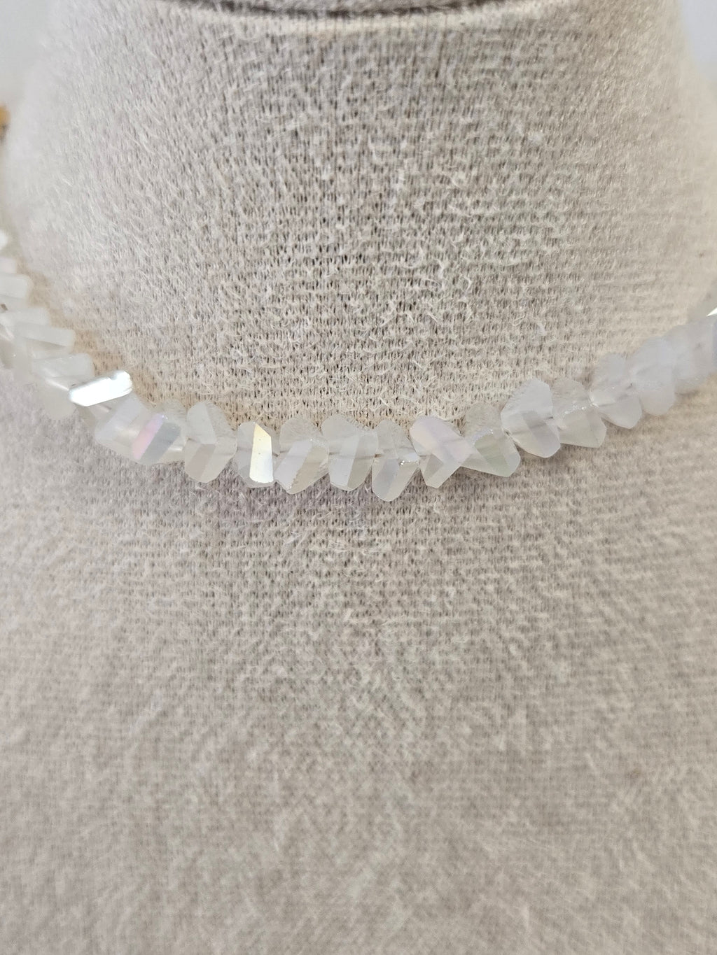 Collier AMARA – Cœur Doré & Cristal Blanc
