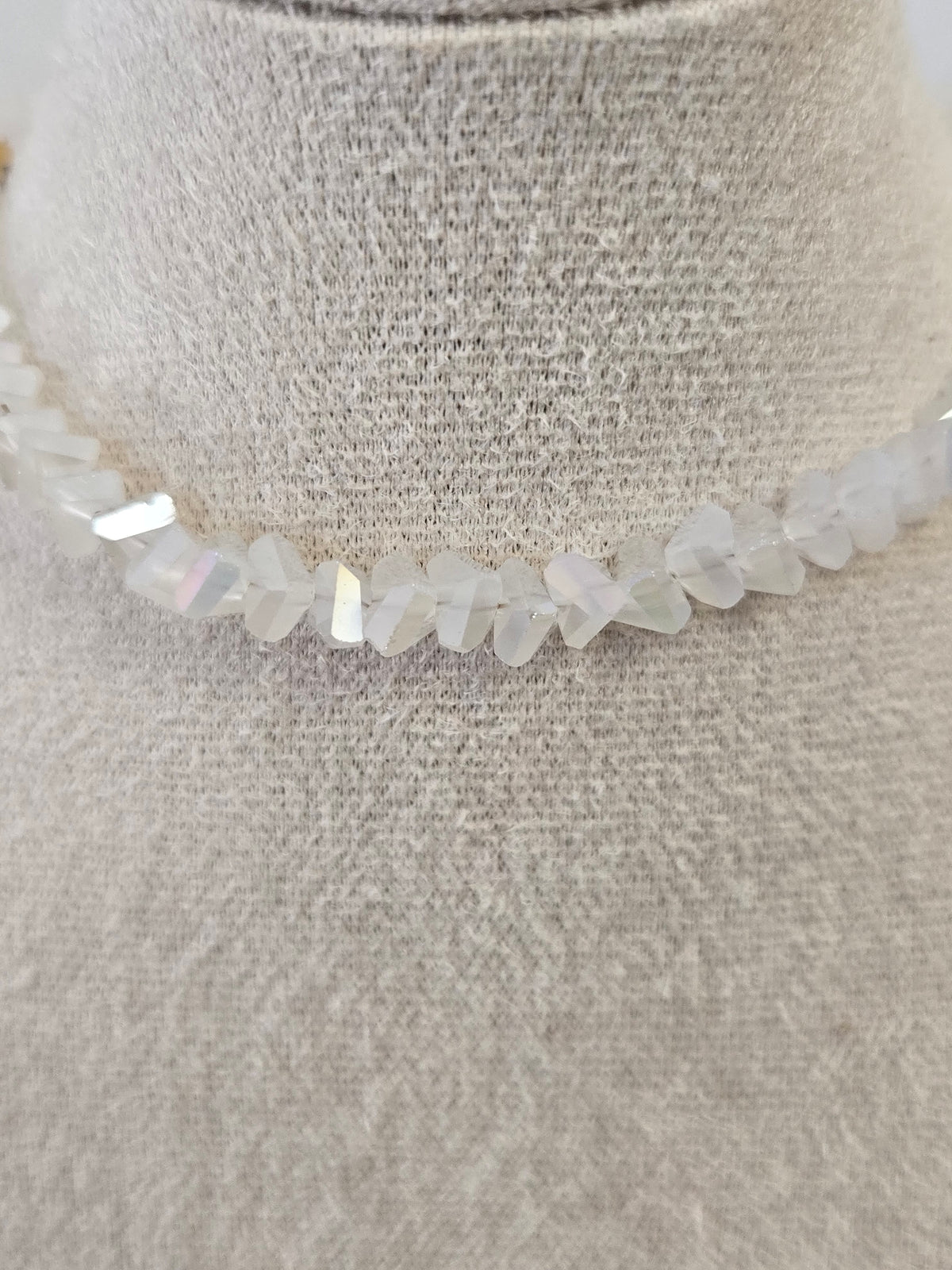 Collier AMARA – Cœur Doré & Cristal Blanc